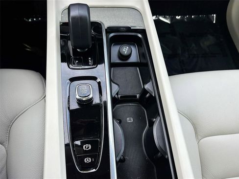 Used 2023 Volvo XC60 B5 Plus w/ Protection Package Premier image 18