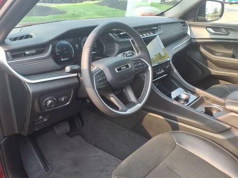Certified 2024 Jeep Grand Cherokee Altitude AWD/4WD image 7