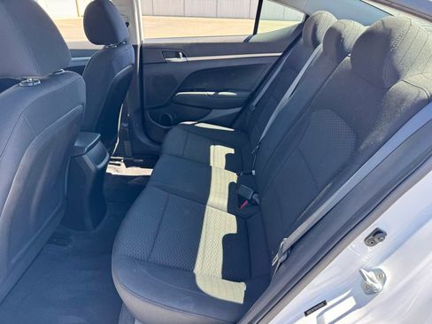 Used 2019 Hyundai Elantra SE w/ Cargo Package FWD image 17