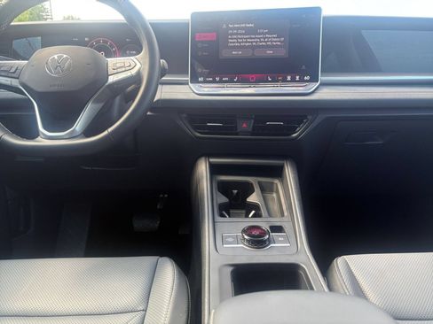 Used 2026 Volkswagen Tiguan SE AWD/4WD image 16