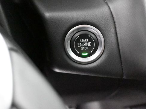 Used 2023 GMC Yukon XL SLT image 43