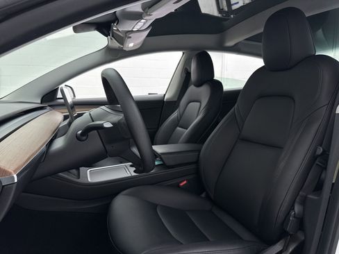 Used 2021 Tesla Model 3 Standard Range Plus image 19