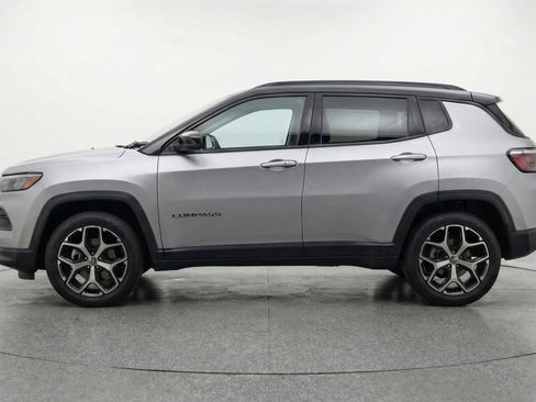 Used 2025 Jeep Compass Limited image 5