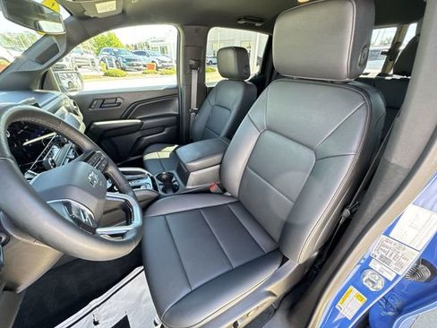 Used 2025 Chevrolet Colorado Trail Boss AWD/4WD image 12