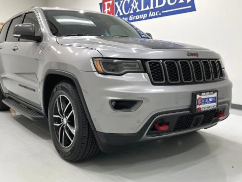 Used 2017 Jeep Grand Cherokee Trailhawk w/ Trailhawk Luxury Group AWD/4WD image 4