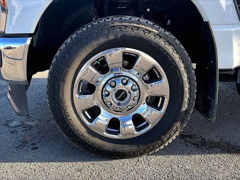Used 2023 Ford F350 Lariat w/ Chrome Package image 9
