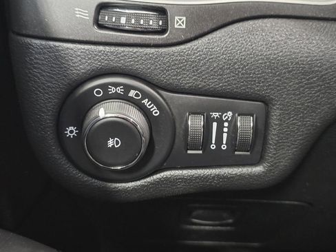 Used 2020 Jeep Cherokee Trailhawk AWD/4WD image 29