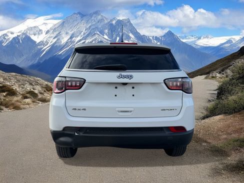 Used 2022 Jeep Compass Sport image 4