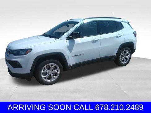 Used 2024 Jeep Compass Latitude AWD/4WD image 1