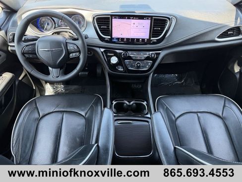 Used 2025 Chrysler Pacifica Limited FWD image 20