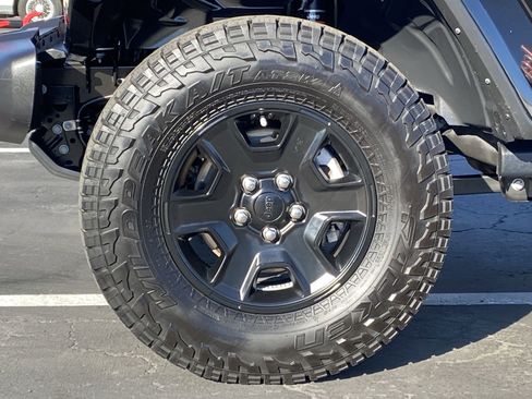 Used 2023 Jeep Gladiator Mojave w/ Trailer Tow Package image 36