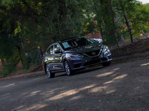Used 2018 Nissan Sentra SV w/ Premium Package (P01) FWD image 44