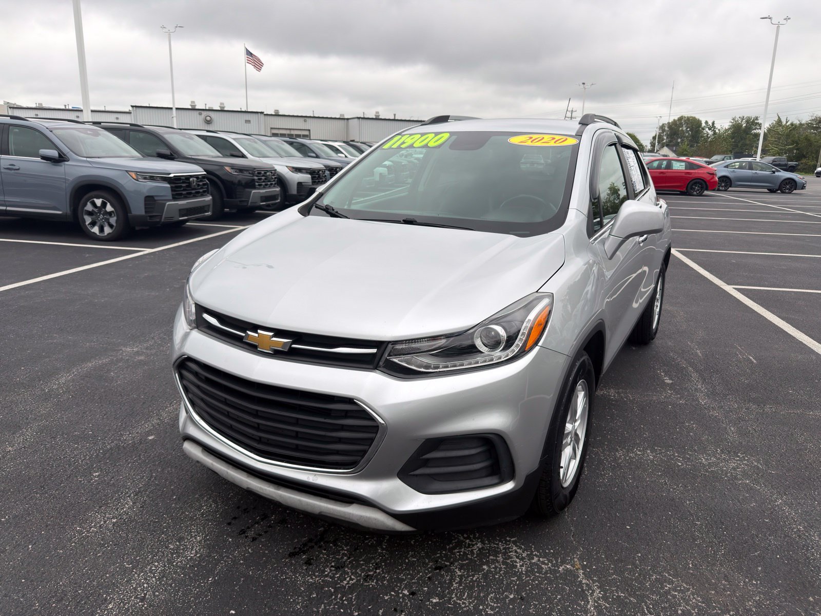 Used 2020 Chevrolet Trax LT w/ LT Convenience Package FWD image 2
