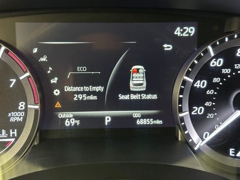Used 2023 Toyota Highlander L FWD image 3
