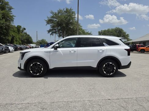 Used 2024 Kia Sorento S FWD image 6