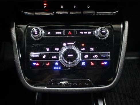 Used 2022 Lincoln Corsair AWD w/ Premium Package image 17