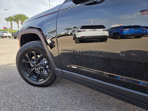 New 2026 Jeep Grand Cherokee Altitude AWD/4WD image 11