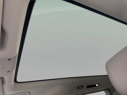 Used 2025 Volkswagen ID. Buzz 1st Edition image 12