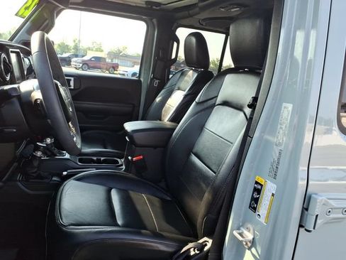 Used 2023 Jeep Wrangler Unlimited Sahara AWD/4WD image 12
