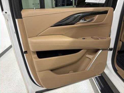 Used 2019 Cadillac Escalade ESV Platinum image 54