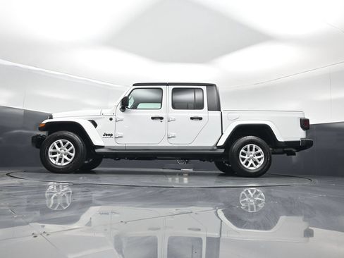 Used 2023 Jeep Gladiator Sport AWD/4WD image 8