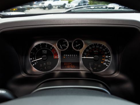 Used 2010 HUMMER H3T Adventure image 33