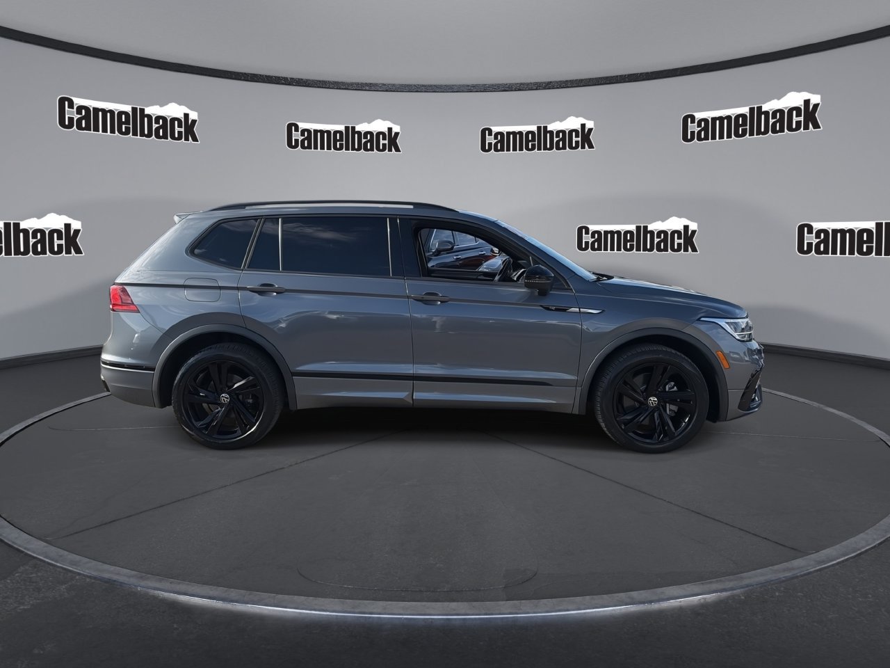Used 2024 Volkswagen Tiguan SE R-Line FWD image 8