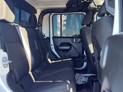Used 2020 Jeep Gladiator Sport w/ Quick Order Package 24S image 17