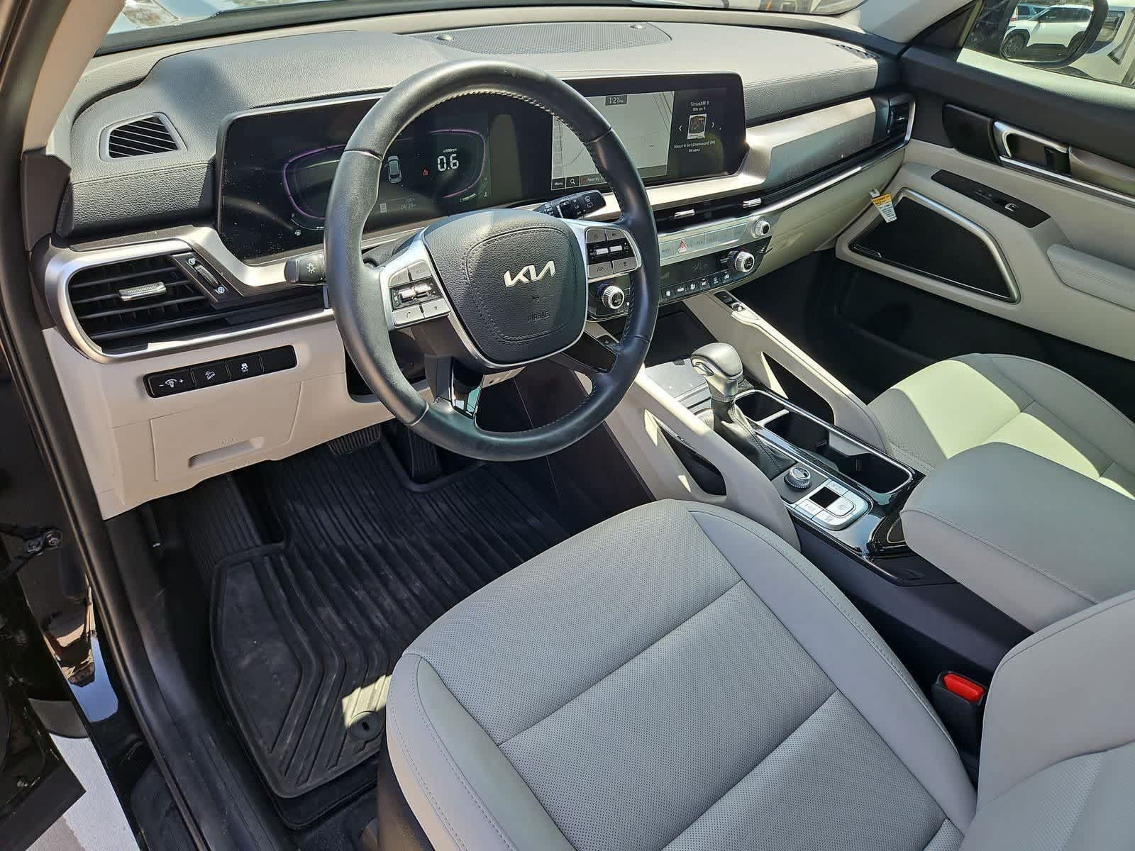Certified 2024 Kia Telluride S FWD image 2