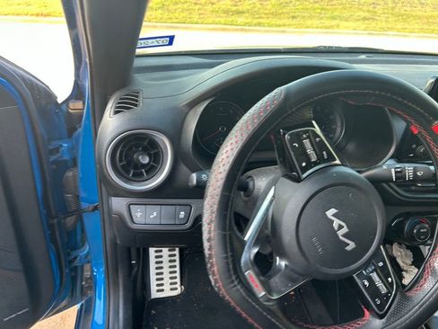 Used 2022 Kia Forte GT FWD image 11