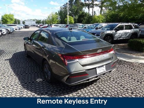 Used 2024 Hyundai Elantra SEL FWD image 9