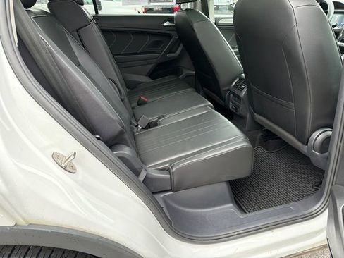 Used 2022 Volkswagen Tiguan SE w/ Panoramic Sunroof Package FWD image 15