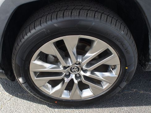 Used 2019 Toyota RAV4 Limited w/ Advanced Technology Package FWD image 27
