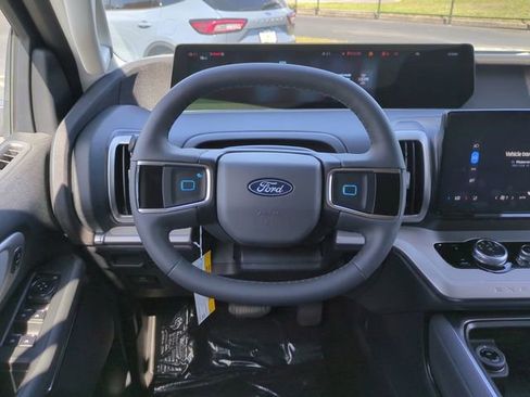 New 2026 Ford Expedition Active image 15