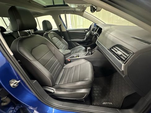 Used 2023 Volkswagen Jetta SE image 24