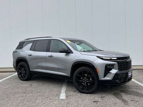 Used 2024 Chevrolet Traverse RS w/ LPO, Floor Liner Package AWD/4WD image 9