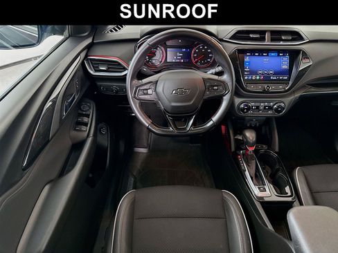 Used 2021 Chevrolet TrailBlazer RS w/ Sun and Liftgate Package AWD/4WD image 2