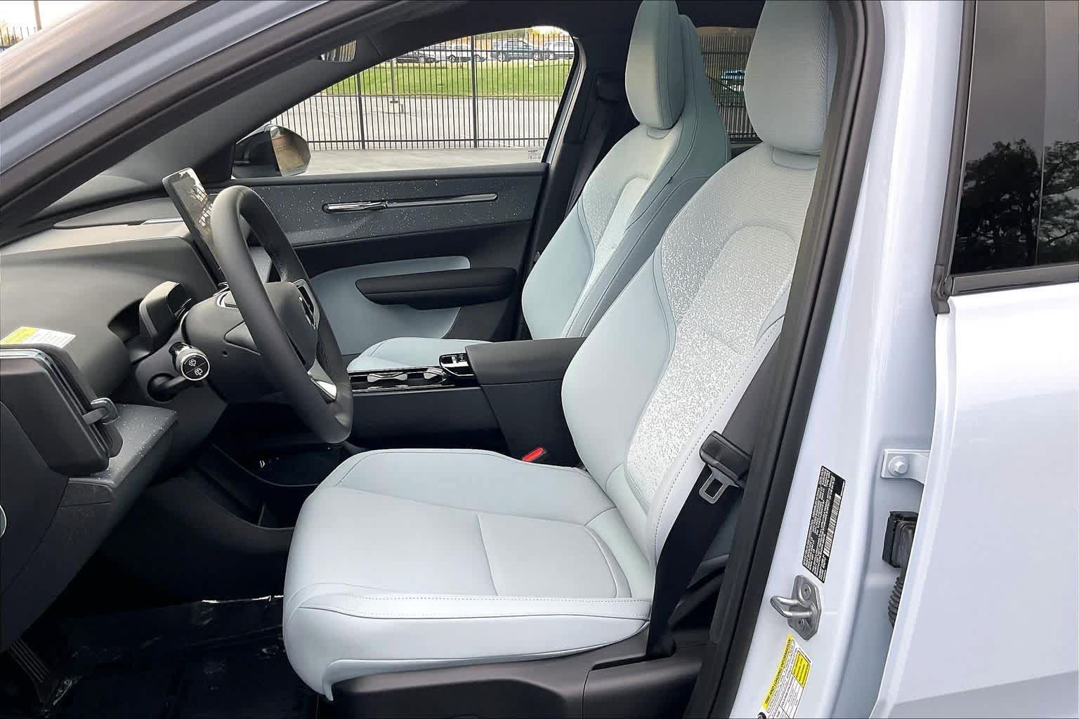 Used 2025 Volvo EX30 Ultra RWD image 28