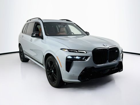 Used 2025 BMW X7 M60i AWD/4WD image 3