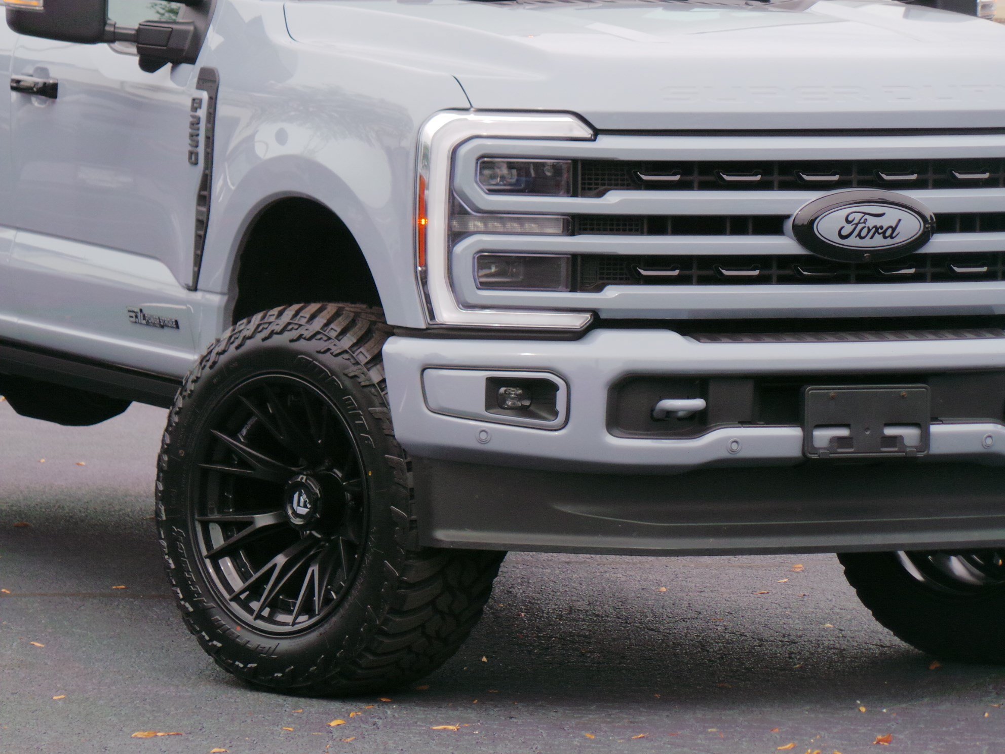 Used 2024 Ford F250 Platinum w/ FX4 Off-Road Package AWD/4WD image 30