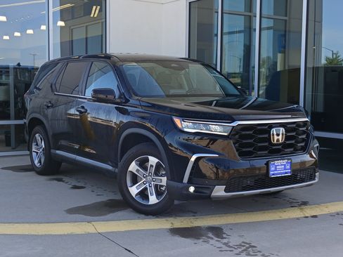 Used 2025 Honda Pilot EX-L image 2