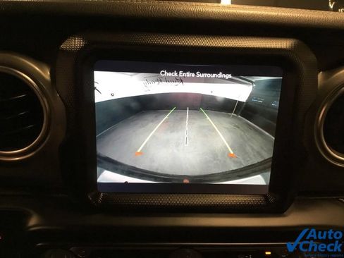 Used 2022 Jeep Wrangler Unlimited Sahara w/ Cold Weather Group AWD/4WD image 56