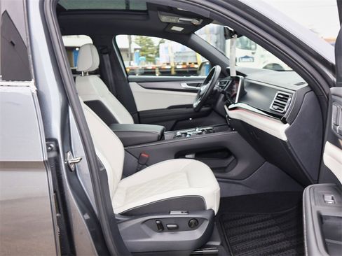 Used 2025 Volkswagen Atlas Cross Sport SEL Premium R-Line image 30