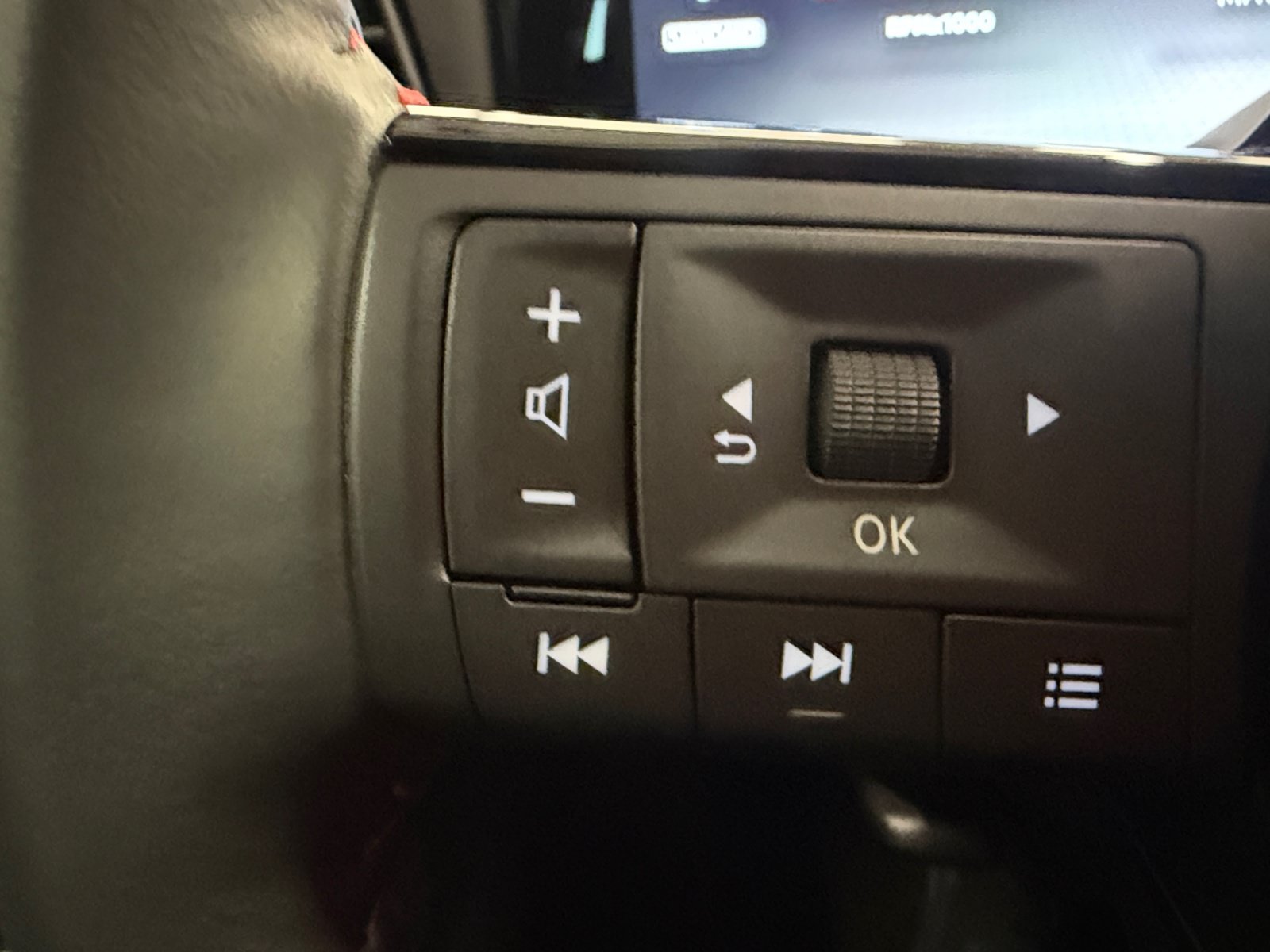 Used 2026 Nissan Kicks SR FWD image 17