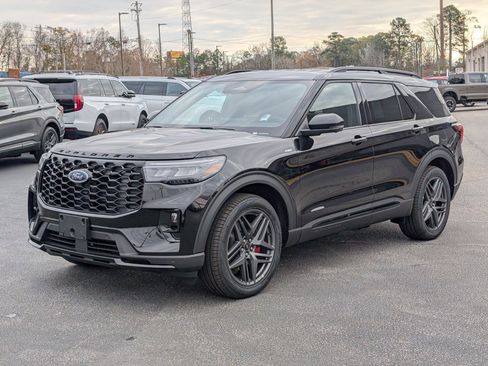 New 2026 Ford Explorer ST-Line w/ ST-Line Street Pack image 2