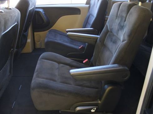 Used 2015 Dodge Grand Caravan SXT w/ Rear Park Assist Package image 9