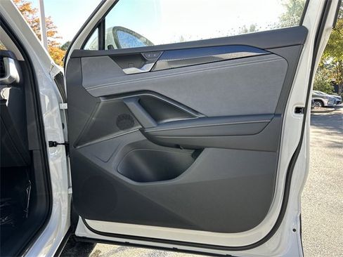 New 2025 Volkswagen Tiguan SE image 22
