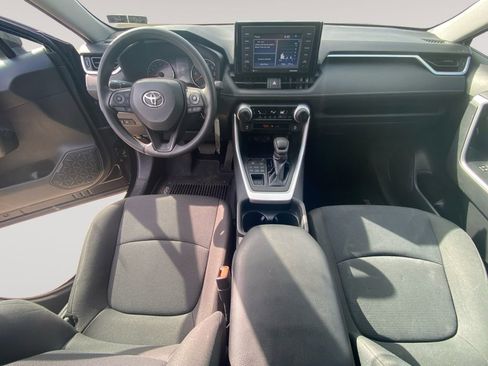 Used 2021 Toyota RAV4 LE image 5