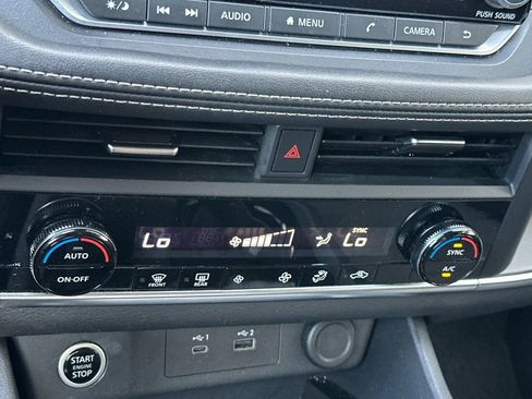 Used 2023 Nissan Rogue SV image 23