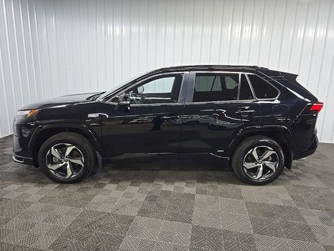Used 2022 Toyota RAV4 SE w/ Weather & Moonroof Package AWD/4WD image 5